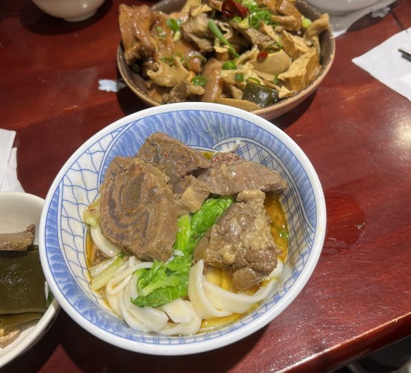 Beef noodle soup at Dōngyǐn Kuàidāoshǒu in Neihu District, Taipei, Taiwan