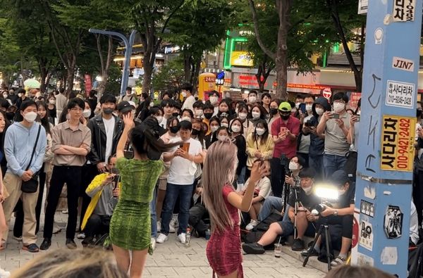 Buskers in Hongdae