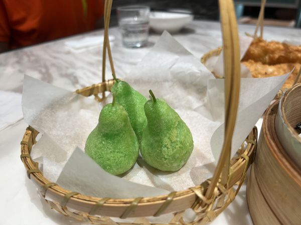 Social Place pear-shaped crab meat dumplings