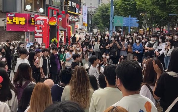 Buskers in Hongdae