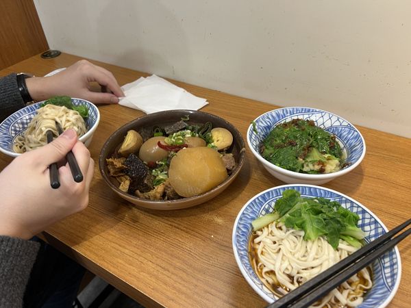 Lunch at Dōngyǐn Kuàidāoshǒu in Neihu District, Taipei, Taiwan